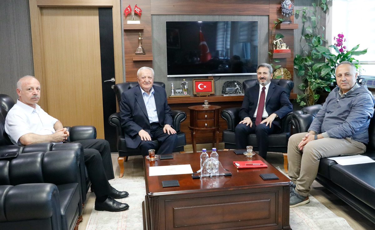 AhmetAYDIN_02's tweet photo. Geçmiş dönem Adıyaman Valimiz Sayın Ramazan Sodan, Sayın Ömer Korkmaz ve Sayın Hanifi Kaygusuz ile Bakanlığımızda bir araya geldik.

Kıymetli misafirlerimize ziyaretleri ve hoş sohbetleri için teşekkür ediyor, çalışmalarında kolaylıklar diliyorum. https://t.co/TsLXnluvdn