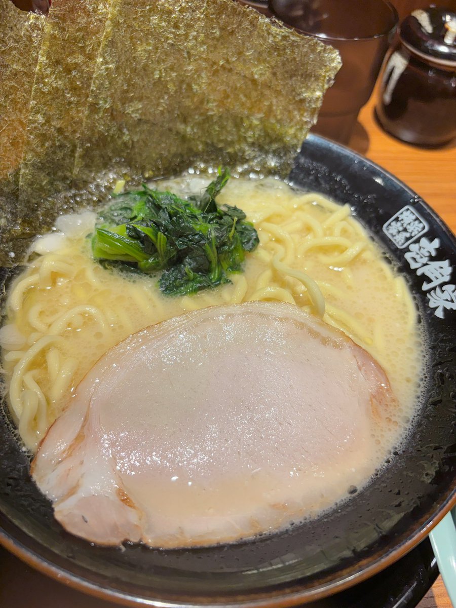 prcn_22's tweet photo. 久しぶりに家系🍜
脂も大切って言い聞かせて食べた😂

過去１ハムみたいなチャーシュー https://t.co/oO6hhx46dh