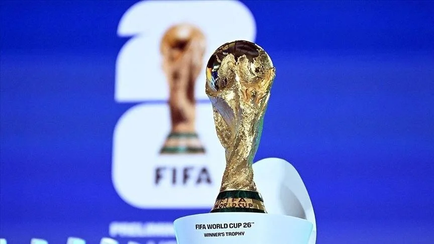 webtekno's tweet photo. TRT,  maliyetlerden dolayı 2026 Dünya Kupası’nda 4K yayın yapmayacak.

4K yayın için ek uydu kapasitesi, daha fazla bant genişliği ve teknik altyapı yatırımı gerekiyor. 

Ayrıca turnuvadaki maç sayısı 64’ten 104’e çıktığı için yayın süresi ve masraflar da artıyor. Bu nedenle Türkiye dahil birçok Avrupa ülkesi maçları Full HD yayınlayacak.

Avrupa’da yalnızca Almanya, İngiltere, Fransa, İtalya, Avusturya ve İspanya 4K yayın sunacak.