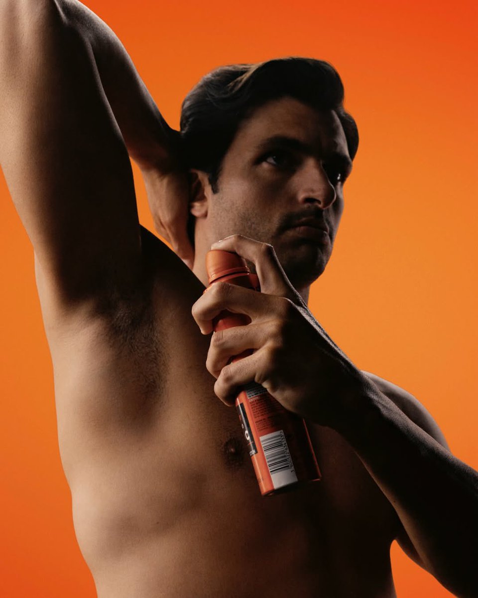 c4rlossa1nz55's tweet photo. OH DEAR GOD I- EVERYONE SAY THANK YOU LOREAL PARIS https://t.co/7hU7LXdYAL