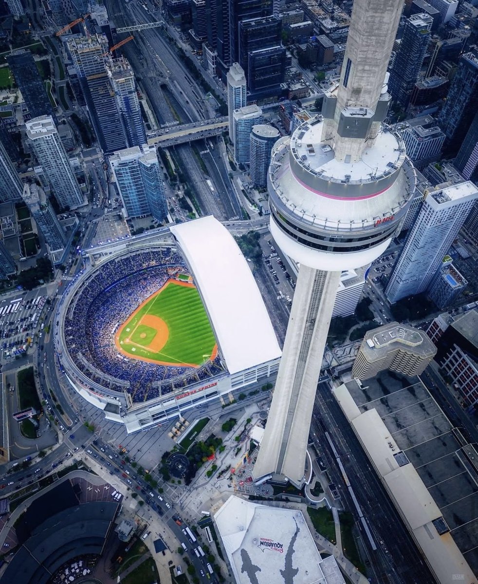 nut_history's tweet photo. Outstanding aerial view of the Skydome in Toronto. https://t.co/MhMzdQcGak