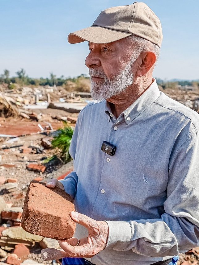 PrimeiroFront's tweet photo. 🔴PESQUISA:

Como você avalia o Governo Lula?

😍Perfeito
😊Ótimo/Bom
😑Mediano
🤢Ruim/Péssimo
🤮Horrível https://t.co/zXI6DHXUmo