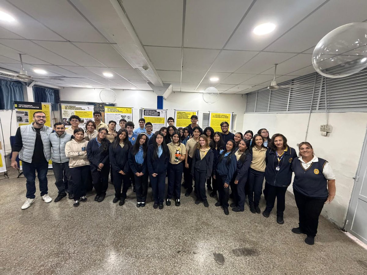EspacioAF's tweet photo. Visitamos el @colegiosfda con la muestra "Coexistencia y veracidad". Los estudiantes conectaron la propaganda en el Holocausto y el legado de Ana Frank con desafíos digitales del presente.

Una jornada de debate y pensamiento crítico en alianza con @ItalyinVen e @IICCaracas https://t.co/9bdi5vjSW4
