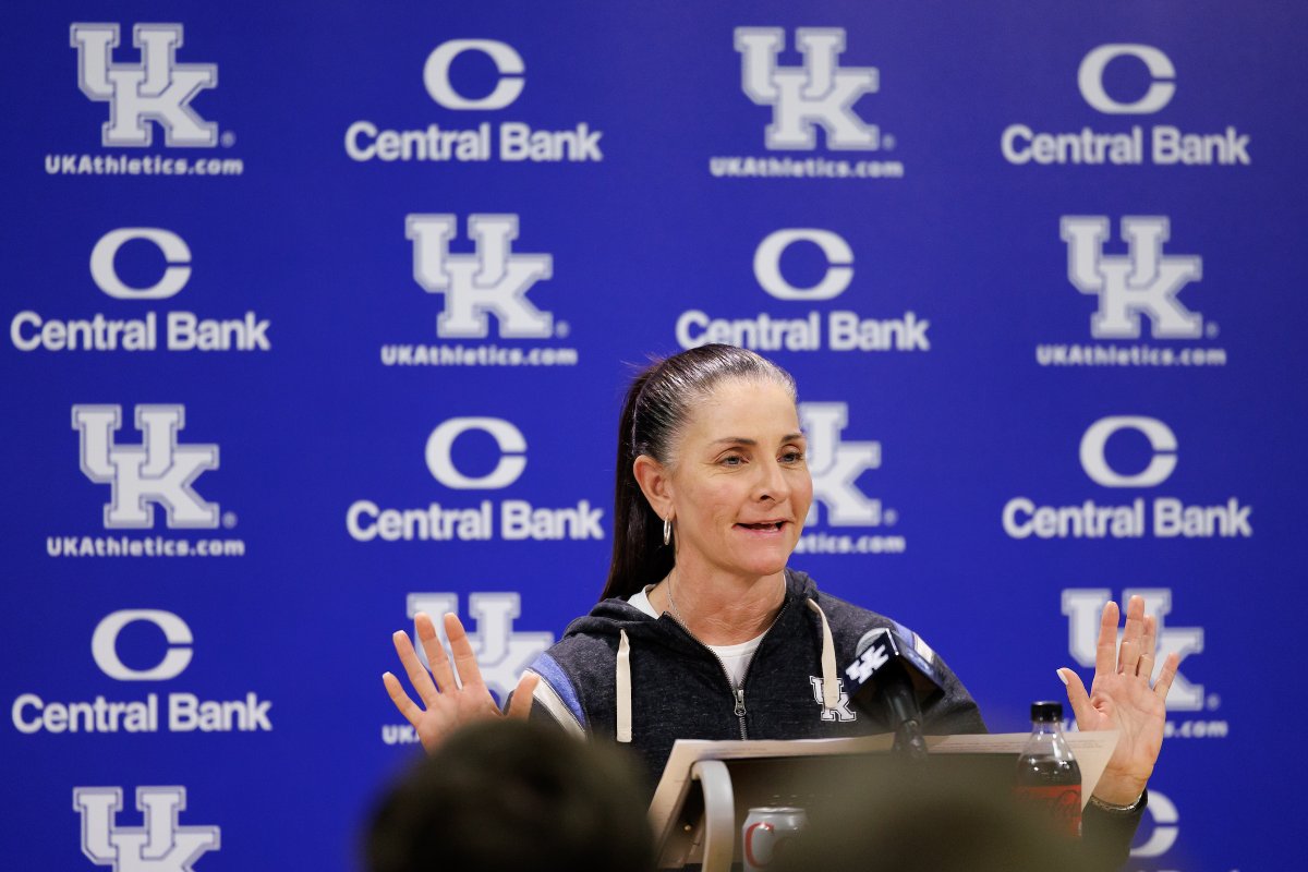 UKsoftball's tweet photo. Big day around here! 

Happy Birthday, @UKCoachLawson!! 🥳🎁🎈🎉🎂🙌 https://t.co/cTJTgoOppv