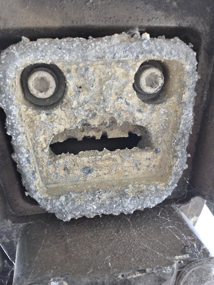 SneedMaxx's tweet photo. Volvo anodes are the funniest thing. They get sad when they are worn. https://t.co/DkIclS3m6D