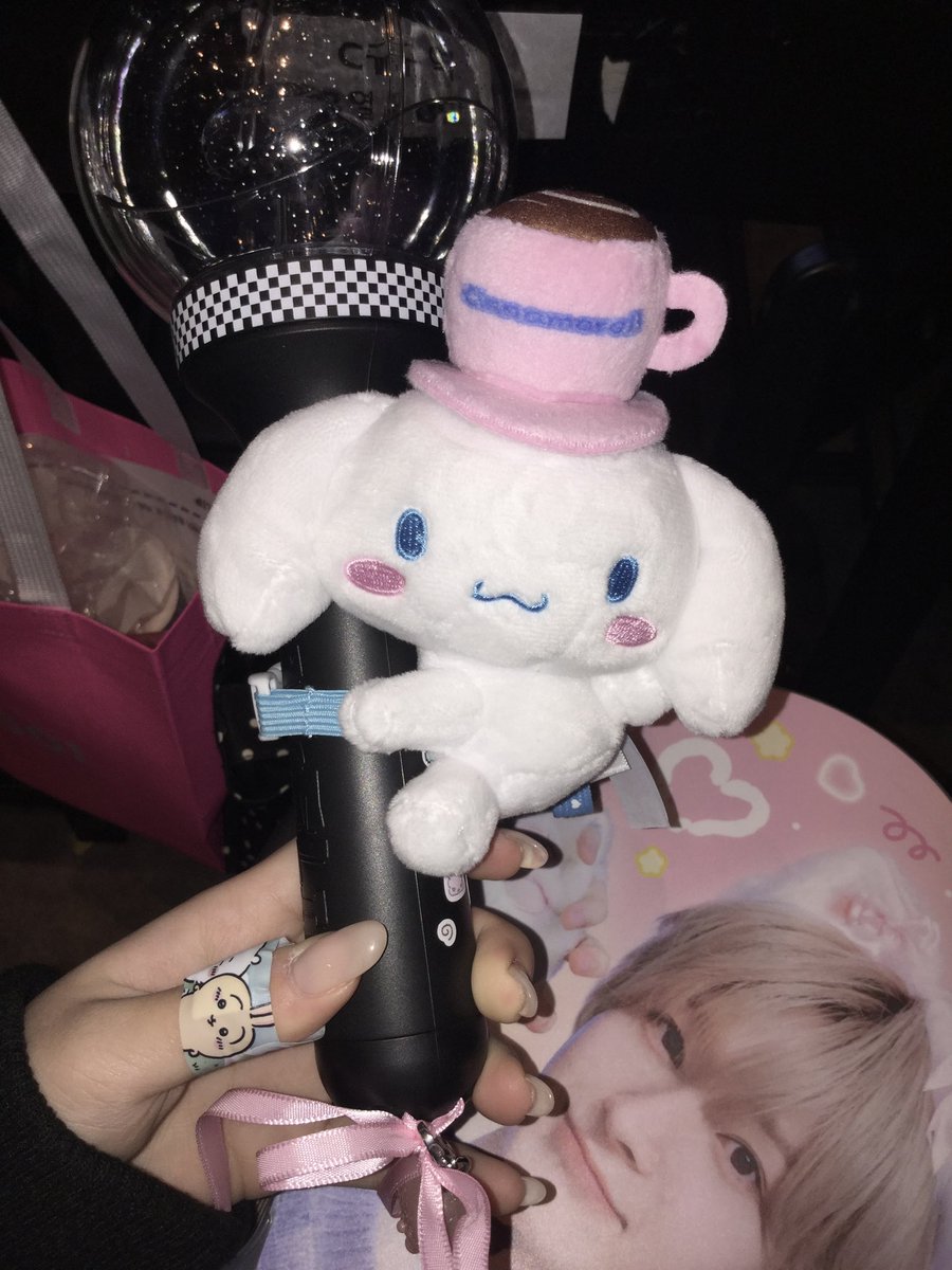 kuteekakee's tweet photo. 이거사실 응원봉에 두르려고 산건데 생각해보니까 응원봉에 이미 ㅅㄴㅁㄹ 달려잇음ㅋㅋㅋㅋㅋ♥︎ https://t.co/0dT0Baa7BX