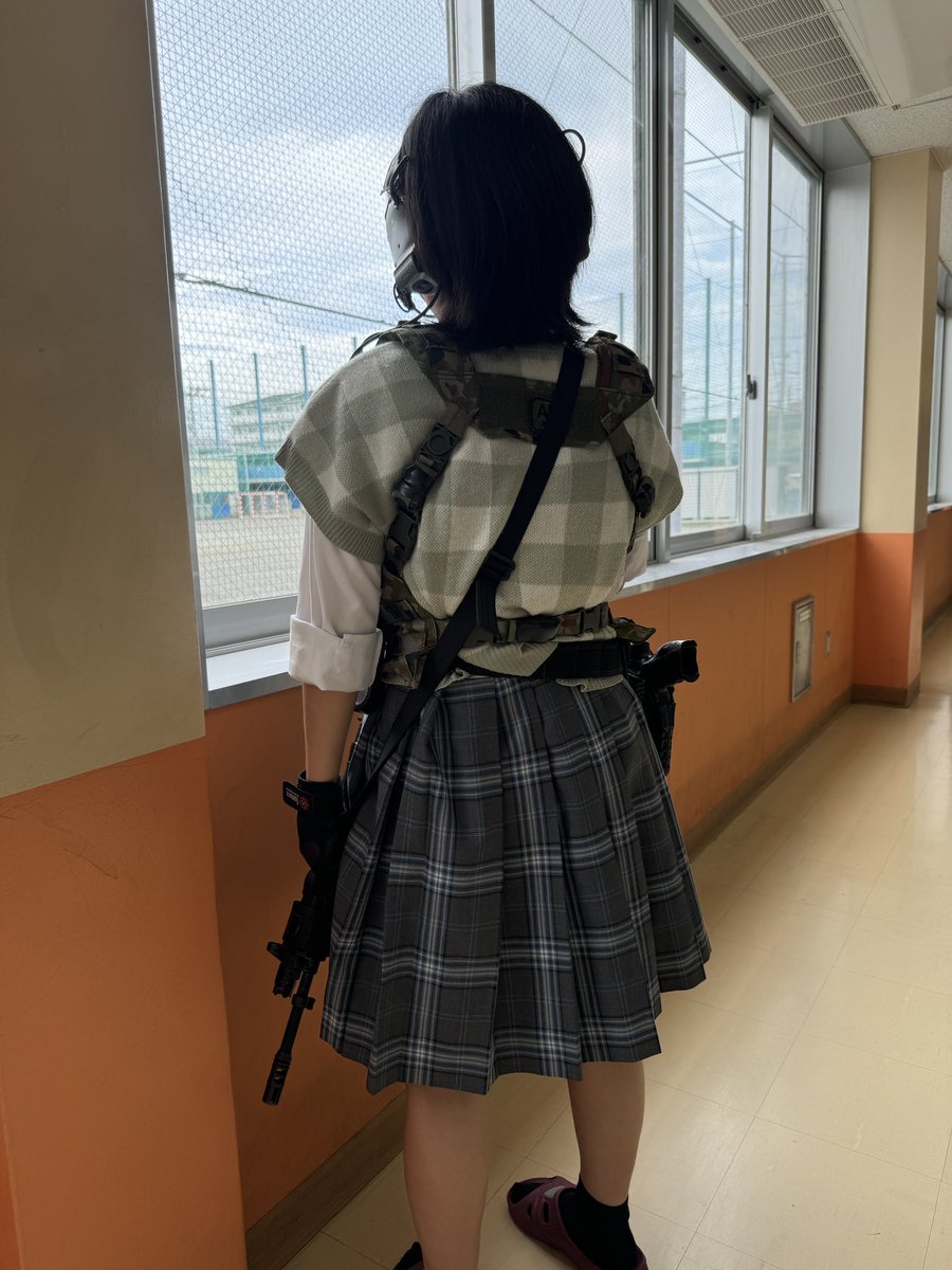 mirai_camera_'s tweet photo. そういえば
リアル武装JK撮影しようと思っていたが
娘卒業してた
ＪＫはほんと短いね
唯一文化祭のコスプレネタに困ってた娘にガチ装備させると
クラス内外のミリオタが集結してきたもんだ

ああ惜しいことをした https://t.co/PpM8tQn1v1