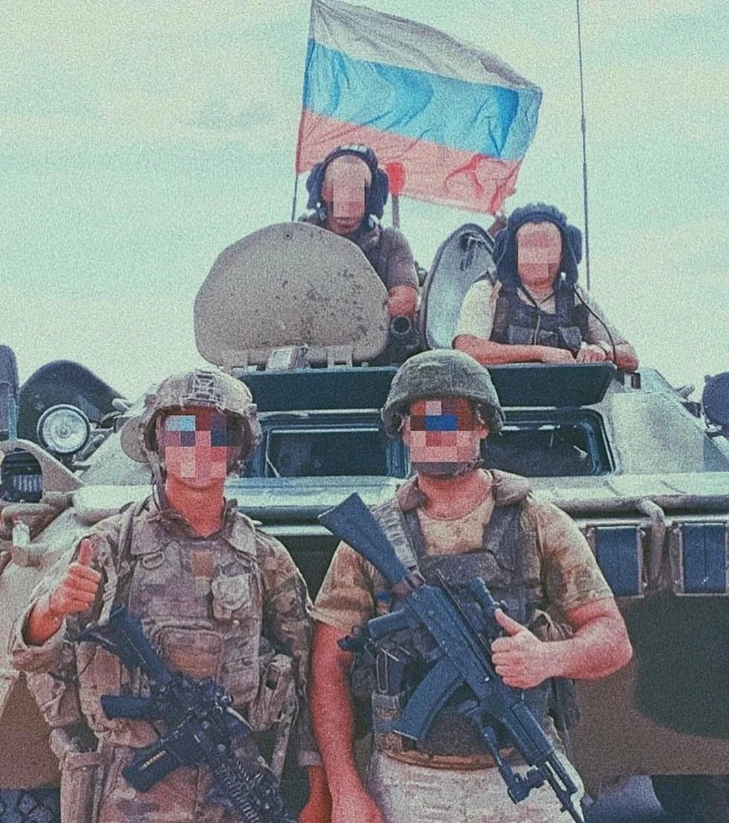 WarFlash_2630's tweet photo. US and Russian soldiers in Syria. https://t.co/lDUiSmNGLe