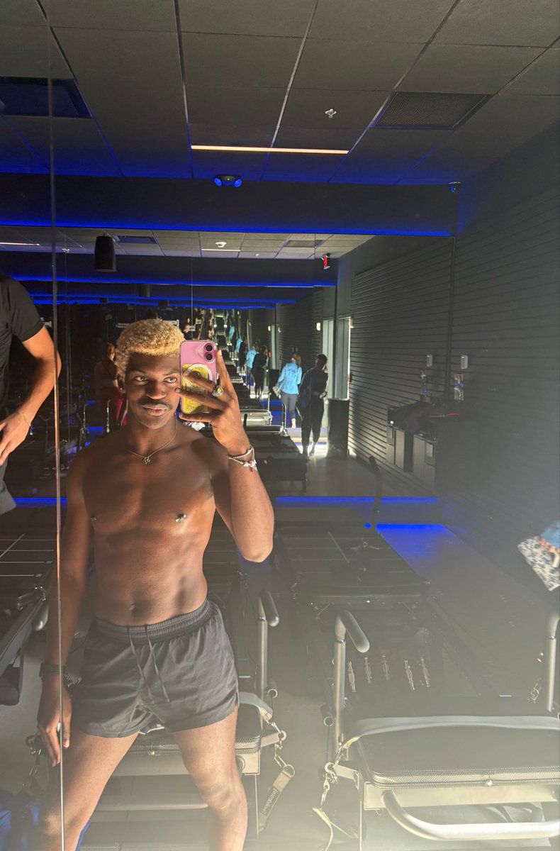 big__bari's tweet photo. Proof of life + Summer bod 💛 https://t.co/wwqe1PLmdw