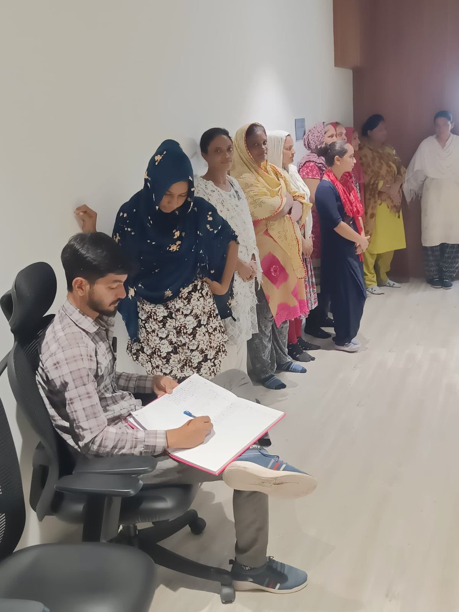 thoranavav's tweet photo. આજરોજ કચેરી દ્રારા  રાણાવાવ સ્થિત અમર ફૂડ પ્રોડક્ટ કંપની ખાતે  પ્રધાનમંત્રી ટીબી મુક્ત ભારત અભિયાન દ્રારા #100daycampaign  હેઠળ નિક્ષય શિબિર દ્વારા શ્રમિકોનું હેલ્થ ચેકઅપ કરવામાં આવેલું જેમાં એક્સ-રે, સ્પુટમ,બ્લડપ્રેશર,ડાયાબિટીસ,BMI ,હિમોગ્લોબિન ની તપાસ  કરવામાં આવેલ. https://t.co/URMhN0ukPx