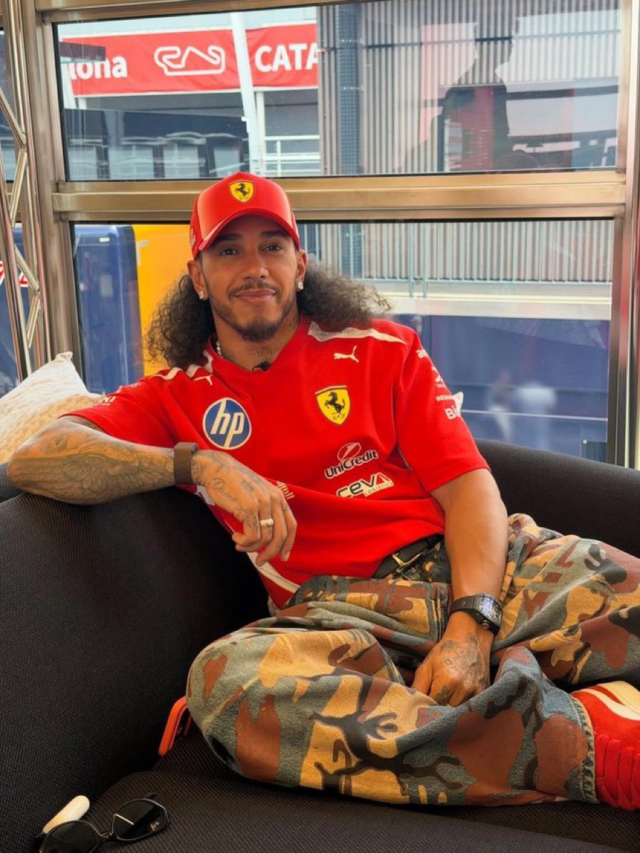 LeSprintEdition's tweet photo. « L’Afrique, et j’y travaille ! » 👊

Lewis Hamilton, sur un endroit où il aimerait voir un circuit de F1 à l’avenir.

#F1 #SpanishGP https://t.co/KeXWVtq2aL