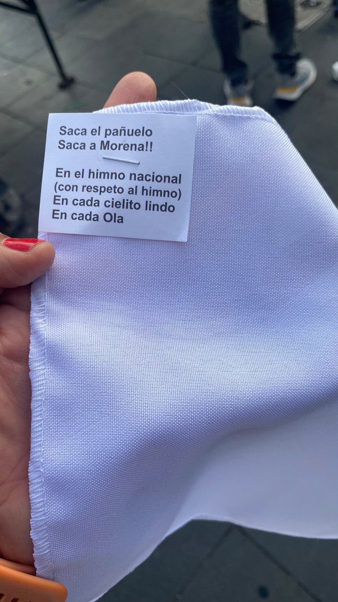 afdaniellopez's tweet photo. Mientras el mundo mira la Copa Mundial 2026 y el partido inaugural México vs. Sudáfrica, en el Estadio Banorte, también verá a un pueblo harto y unido.

El pañuelo blanco será protesta contra todo lo que este cartel de narco Morena le ha traído al país: violencia, impunidad, desaparecidos, miedo y un México cada vez más entregado al crimen organizado.

Estamos hartos de que esta muchedumbre de chairos aplauda la destrucción del país y todavía quieran heredar el poder como monarquía, colocando a sus nepobabies como si México fuera propiedad de ellos.

Hoy el mensaje es claro:

Saca el pañuelo. Saca a Morena.
