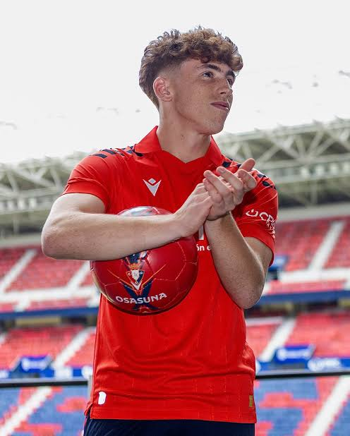 solofichajes123's tweet photo. La Premier League sigue llevándose talento de #LaLiga. Desvela @10JoseAlvarez que el Newcastle está cerca de fichar al extremo internacional español Víctor Muñoz, previo pago a @Osasuna de 35 millones de euros fijos + 5M en variables, de los que la mitad irán al @RealMadrid https://t.co/05uIfCthLW