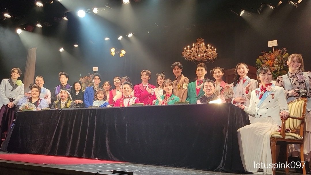 Lotuspink97's tweet photo. #舞台G7 #アレステG7 #Hyeok
ノーブルな衣装に身を包み臆することなく🇬🇧大臣を演じるHyeokがとても誇らしく🥹落ち着いた所作が美しく素敵でした✨この地球に暮らす誰もが幸せに暮らすには…🤔大切な人を幸せにしたいし私も幸せでありたい🕊私にもできることあるかなぁ…考えるいい時間になりました https://t.co/uR1ixGc7tM