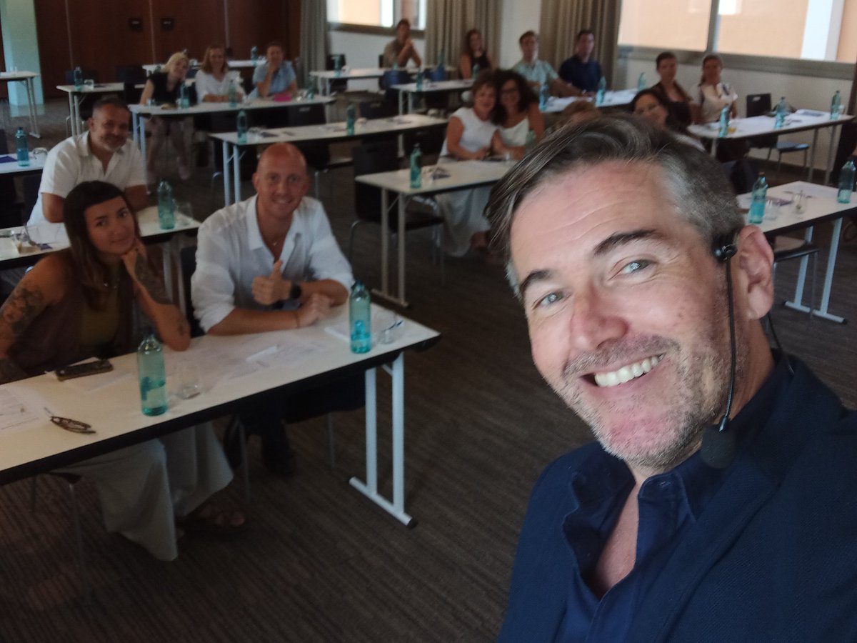 _AlbertoPadilla's tweet photo. 📍 Continuando con nuestras formaciones de @fotocasa, hoy he estado en #PalmadeMallorca con un fantástico grupo de profesionales del sector #inmobiliario.

Nos hemos focalizado en las estrategias activas de #captación de un #inmueble atrayendo propietarios.

@fotocasapro https://t.co/V7YNIxo12K