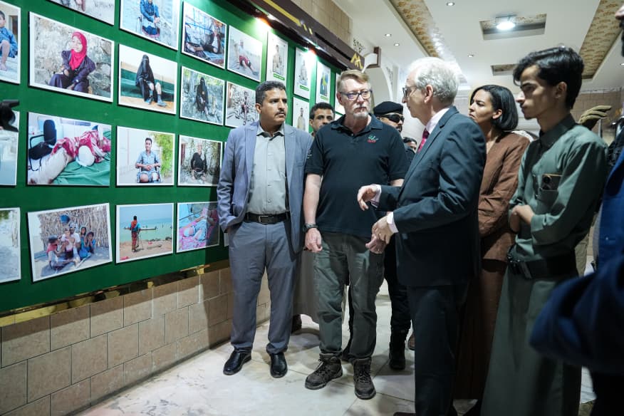 Masam_ENG's tweet photo. From recovered #landmines and unexploded ordnance to the stories of civilian victims, @GermanAmbYem Thomas F. Schneider received a firsthand briefing on the #humanitarian impact of #explosive contamination in #Yemen during his visit to Project Masam's headquarters in Marib.

Read more: https://t.co/EWmlf3mfmI

#MineAction @UNMAS