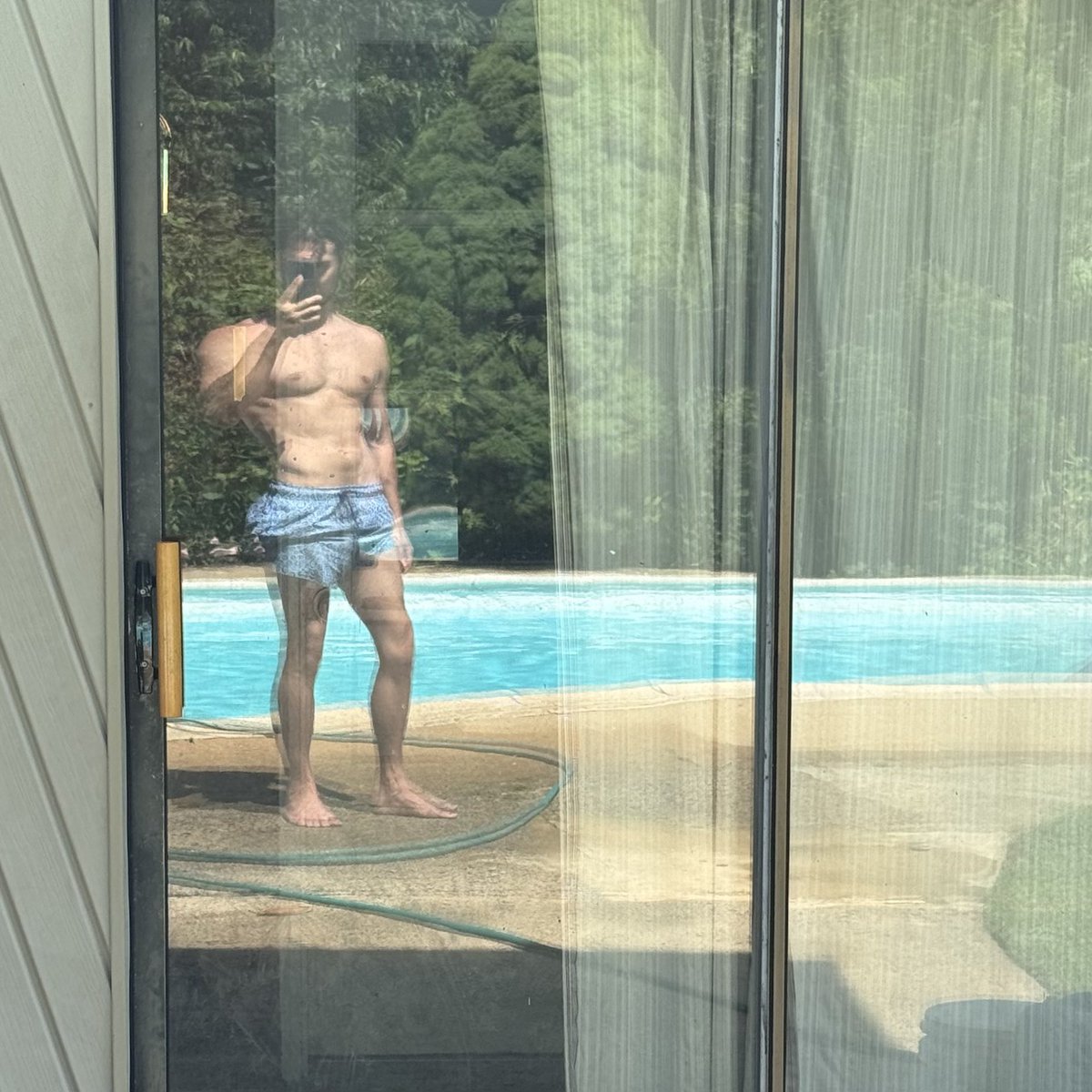 pretty_pete's tweet photo. time for a dip https://t.co/c48WAb7O35