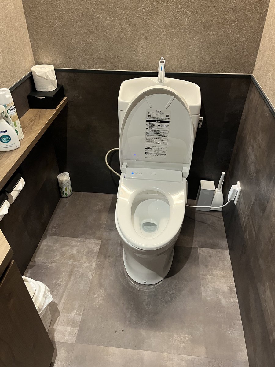 silverfox8241's tweet photo. めっちゃトイレ綺麗 https://t.co/JDLHmhDKXw