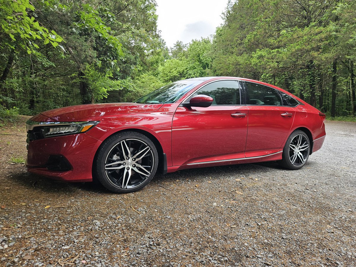 LeftistSlayer's tweet photo. @CARandDRIVER I had Accord envy for many years! Always wanted a 1993. Finally got me a 2022 TWO LITER rocketship! 🥰😎🥳 https://t.co/SrWdIktvid