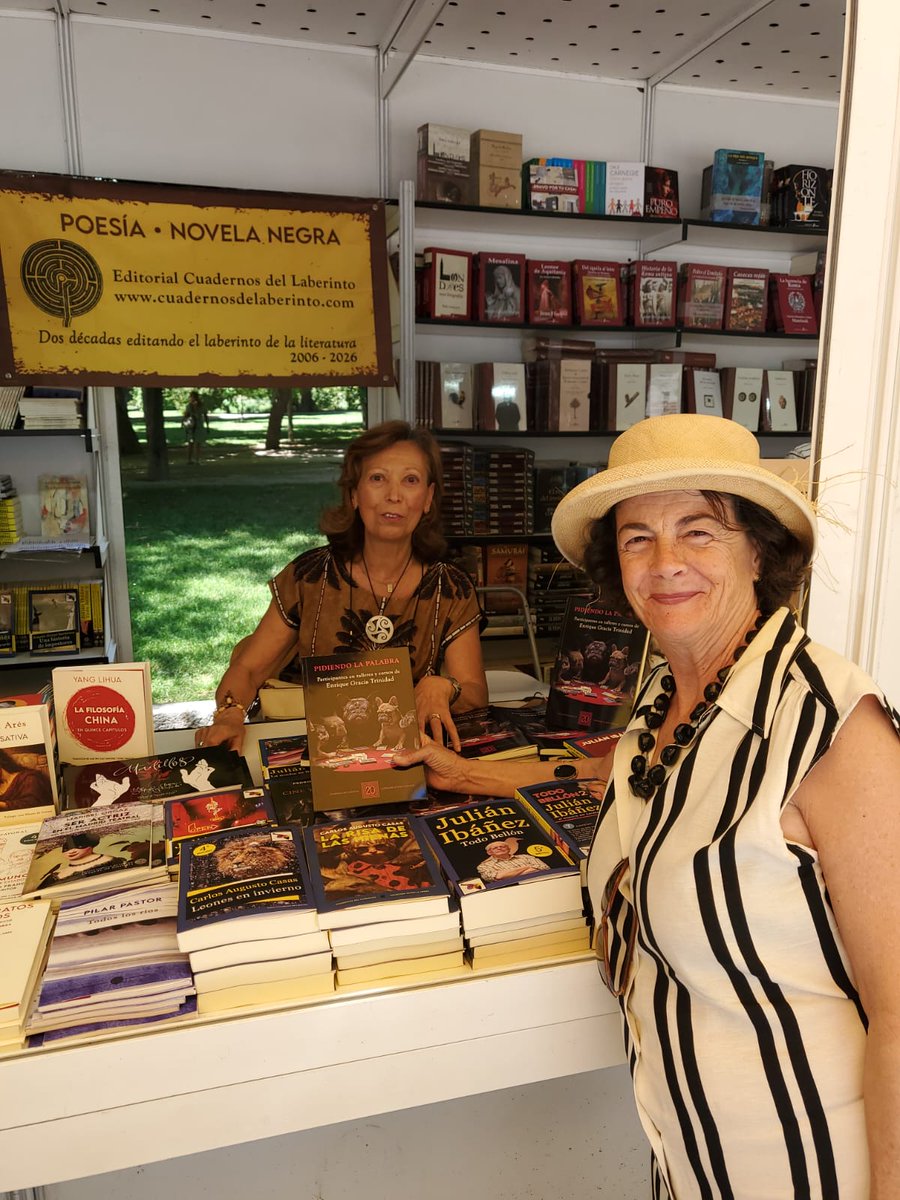MMoliner_vida's tweet photo. Con Maria Perez Herrero, ayer en la Feria del Libro. https://t.co/xa9IfyN1f1