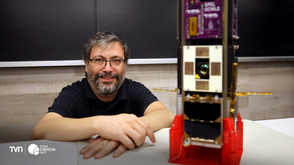 uchile's tweet photo. [UCHILE en la Prensa] Chile se prepara para lanzar SUCHAI-4 al espacio, nanosatélite con cerca de 60 experimentos científicos de la Universidad de Chile @UChile_Beauchef, y puedes revisar los detalles en #ConCiencia247 de @24HorasTVN: https://t.co/Uf8kmifXEj https://t.co/wWyd9uP4j0