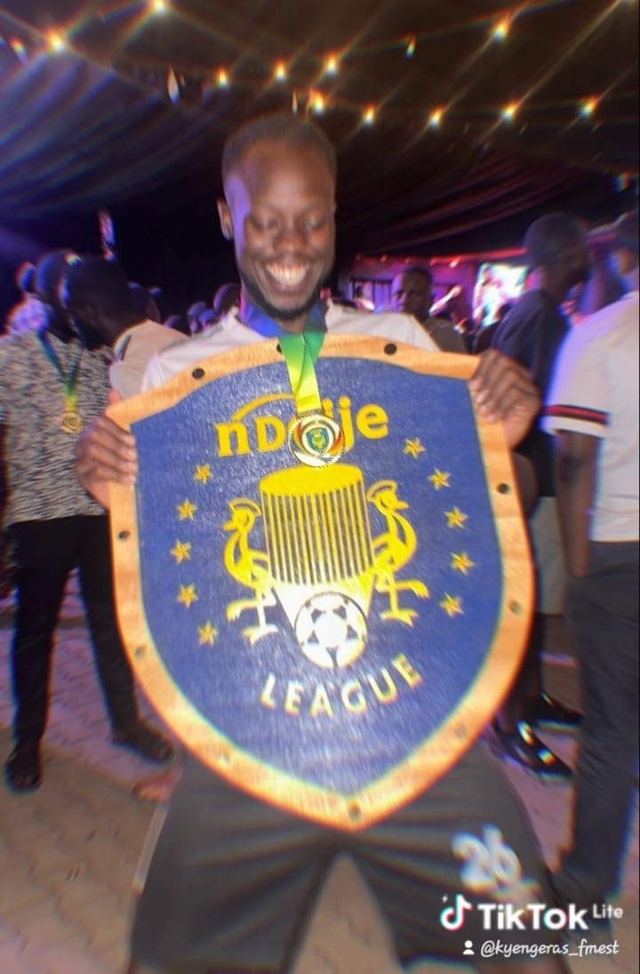 kaerbna's tweet photo. @FCPortal001 wasn't this too much for just winning a game?  What will you do when you lift that shield?  😂😂😂 https://t.co/DeSrd75Xbs