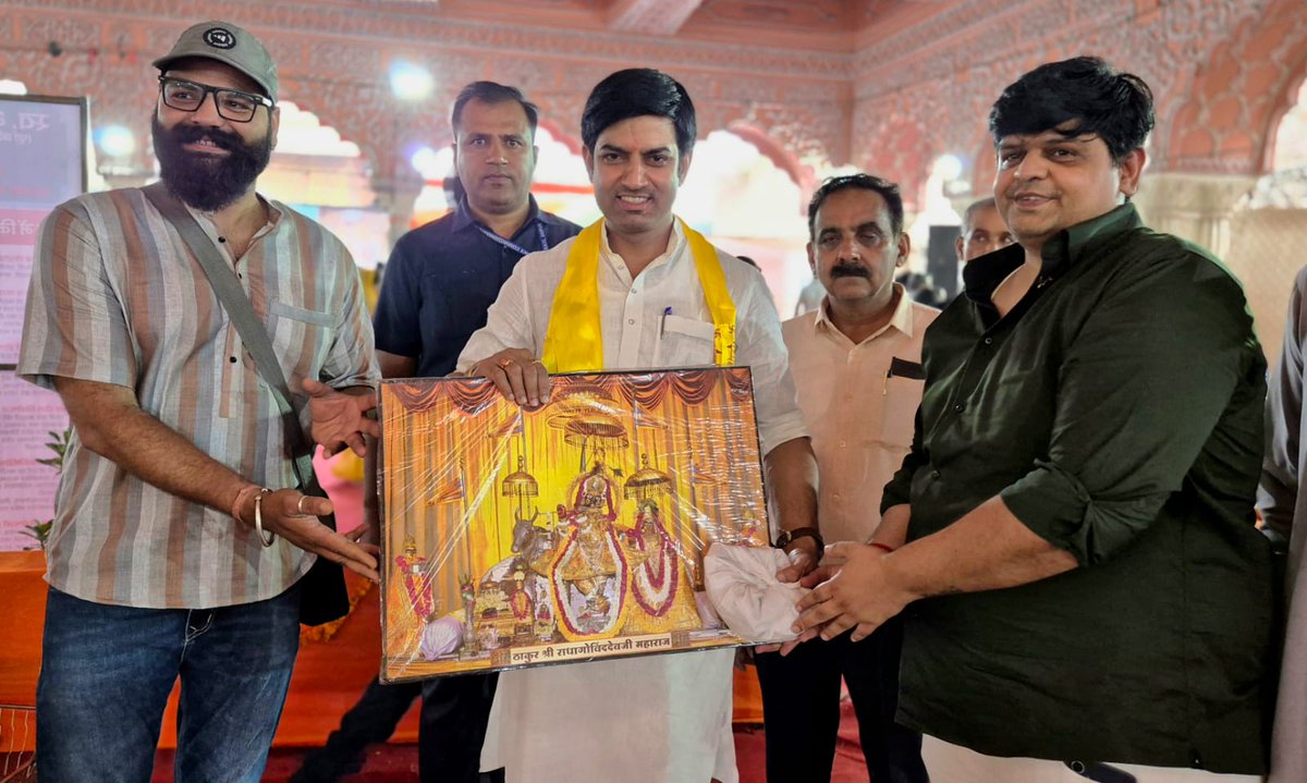 KailashvermaBJP's tweet photo. || राम राम सा ||
भारतीय जनता पार्टी के पूर्व प्रदेशाध्यक्ष स्वर्गीय भंवरलाल शर्मा जी की पुण्यतिथि पर आयोजित निःशुल्क चिकित्सा, जांच एवं परामर्श शिविर में सहभागिता निभाई। 

इस अवस जयपुर शहर  सांसद श्रीमती @Manju4bjp जी से मुलाकात की तथा इस नेक कार्य के लिए उनका आभार जताया।
#BhanwarJiBhaisahab #bagru #mla #drkailashverma