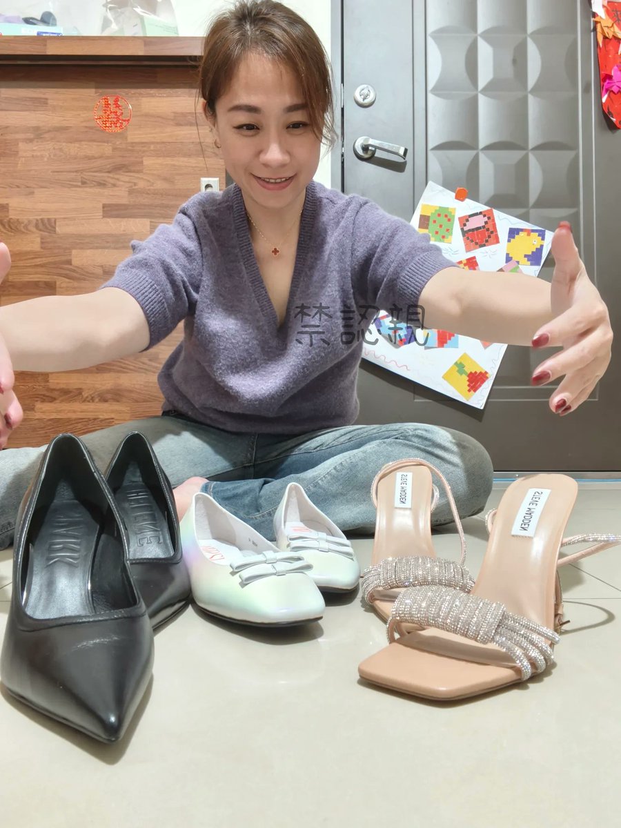 4oK43's tweet photo. 剛脫掉高跟鞋，腳現在超敏感
.......
有人想練習足交嗎？🥵
#高雄已婚人妻 https://t.co/dr2MK719vV