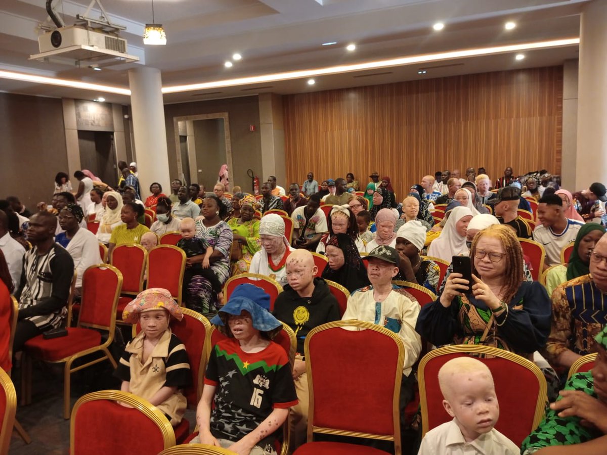 onubf's tweet photo. 1/3
#ALBIWEEK2026 est lancée au🇧🇫  ! Gouvernement, Nations Unies, partenaires et société civile unissent leurs voix autour d’un message: l’albinisme n’est ni une malédiction ni une faiblesse. Ensemble, brisons les stéréotypes et promouvons l’inclusion.  #NeLaisserPersonneDeCôté https://t.co/h1d3euENSP