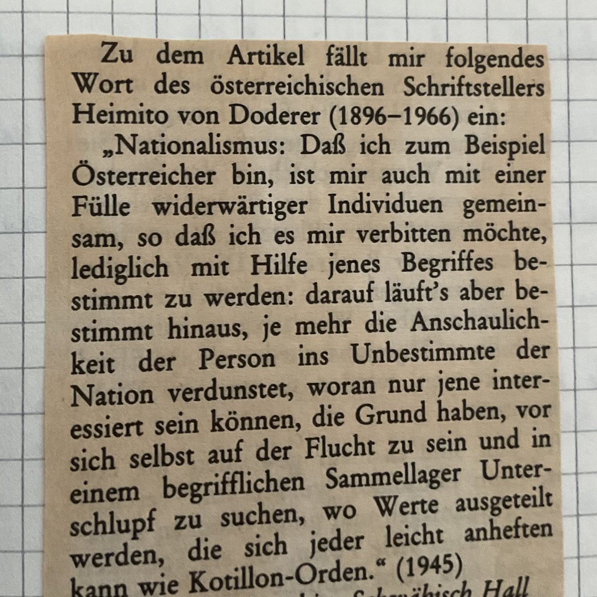 inkkonsense's tweet photo. Hier ist es. 

Grok ergänzte:

Eine vollständige oder leicht variierende Fassung lautet dort oft: „Nationalismus – eine von Sammelnamen besoffene Welt …“ https://t.co/BGnjA1lm4z