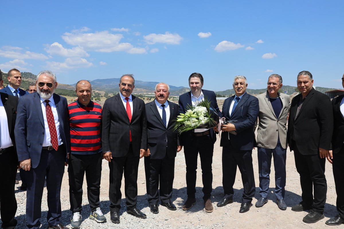 iztokurumsal's tweet photo. T.C. Tarım ve Orman Bakan Yardımcısı Dr. Ahmet Bağcı, Tarım Reformu Genel Müdürü Dr. Osman Yıldız ve beraberindeki heyetin katılımıyla, T.C. Tarım ve Orman Bakanlığı himayelerinde desteklenen Dikili Jeotermal Isıtmalı Sera Organize Tarım Bölgesi’nde sahası ziyareti gerçekleştirdi.