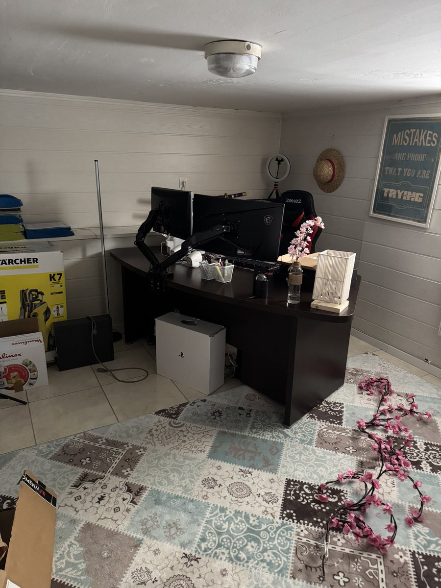 ty_hanma's tweet photo. j’ai construit mon setup de rêve brique par brique https://t.co/eD0bioGkWF