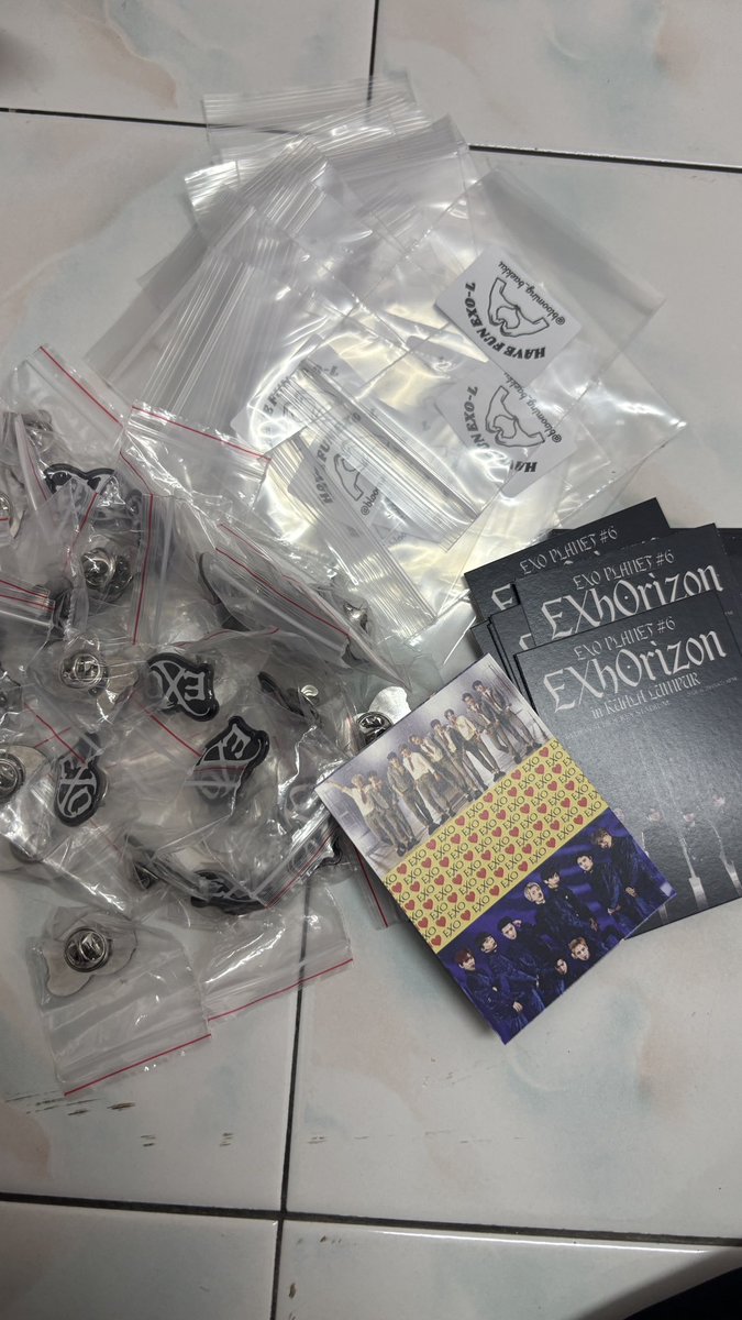 blooming_baekku's tweet photo. Freebies for #EXhOrizoninKL 

✨Exo logo enamel pin✨

• FCFS (limited quantity)
• Accept trade on the spot only (no book)
• 1 person 1 pcs only
• just say hi to me

Mind you this pin got rusty and be careful

Plis help rt sorry for plain post (too busy to make poster) https://t.co/E9PQMgLnQ5