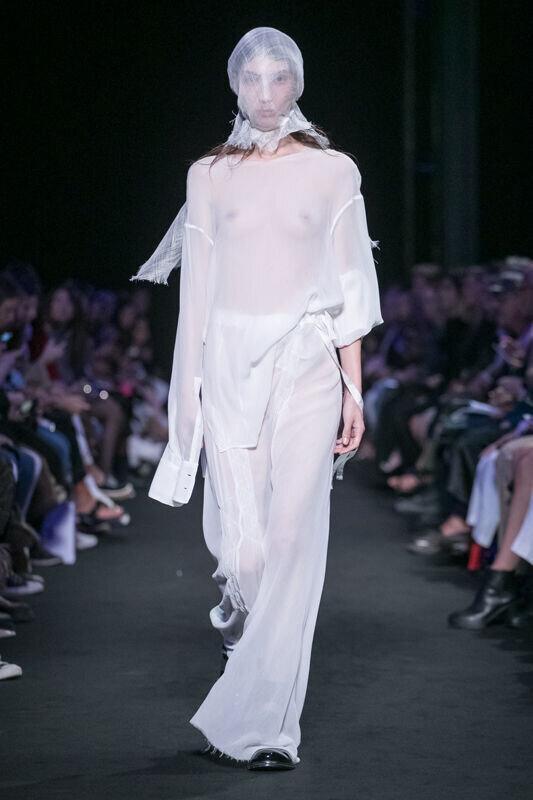 _joulian_'s tweet photo. Ann Demeulemeester SS19 https://t.co/1CnWH6IyE8