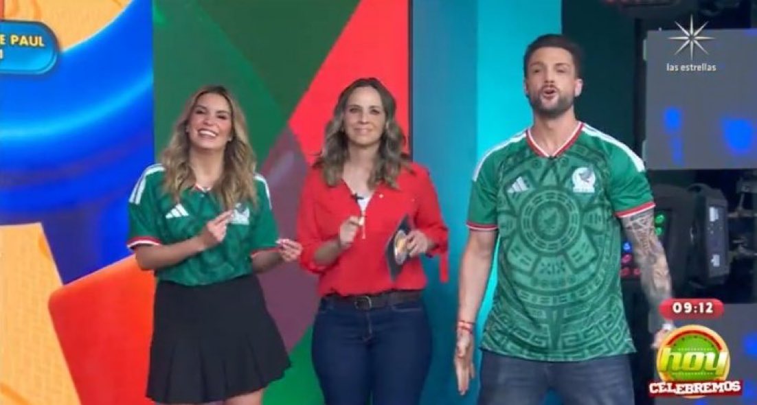 SamOnlyNP's tweet photo. Este programa es para Nicola, el más FIFAs y el más feliz, se sabe todo el chismecito de las parejas jajaja amo
#NicolaPorcella
#HoyCelebremos https://t.co/M2RYCqpVGp