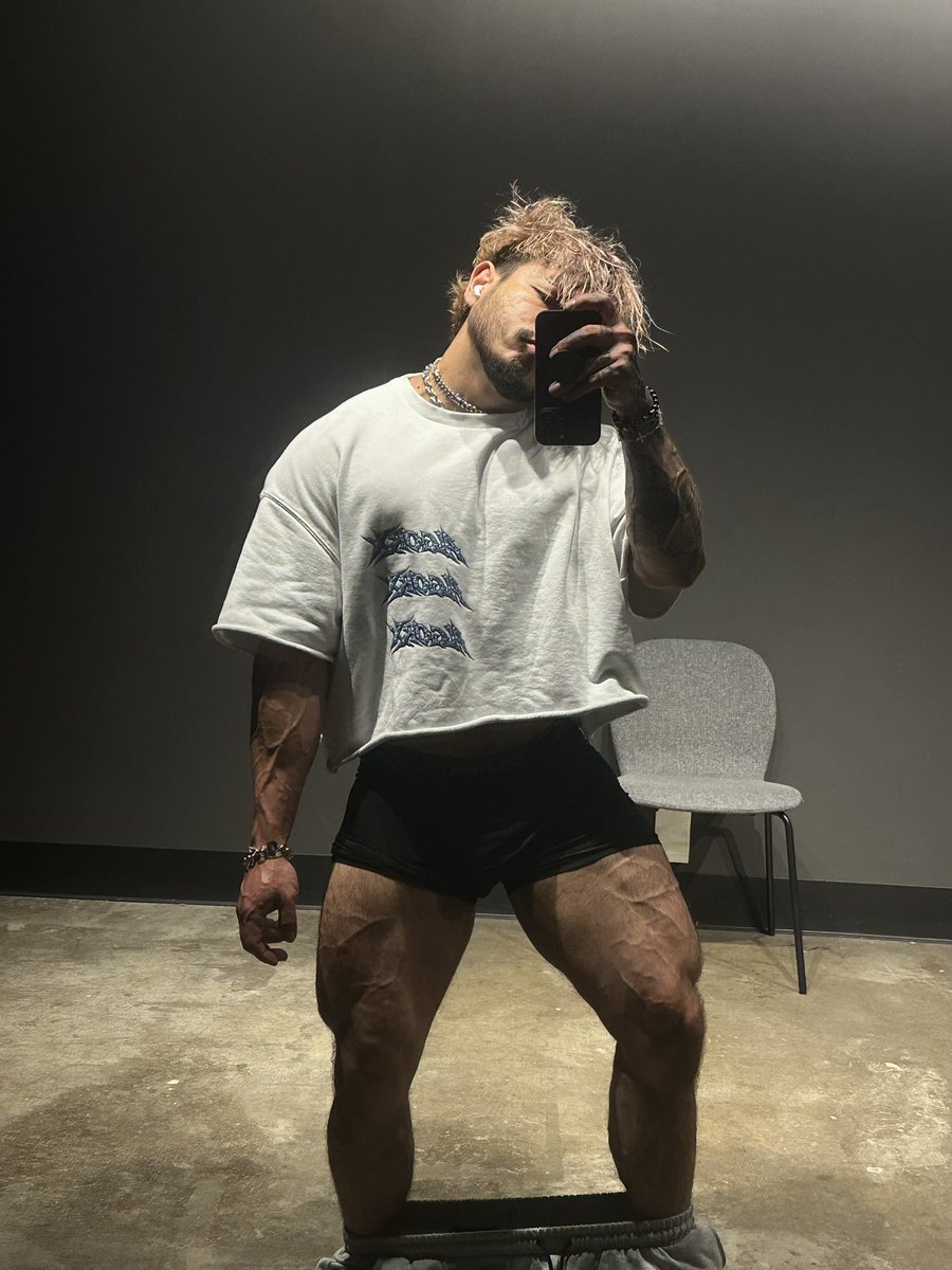 thatboixisaac's tweet photo. feeling massive https://t.co/llWlkeo8kz
