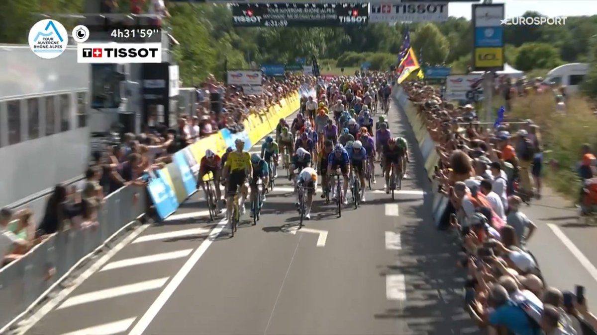 LeGruppetto's tweet photo. WOUT VAN AERT L'EMPORTE AU SPRINT ! Le Belge de la Visma-Lease a Bike (31 ans) s'impose sur la 5e étape du #TourAuvergneRhoneAlpes, devant le Français Hugo Hofstetter (NSN Cycling Team) et l'Allemand Phil Bauhaus (Bahrain Victorious). https://t.co/qGnhHCMt9Z
