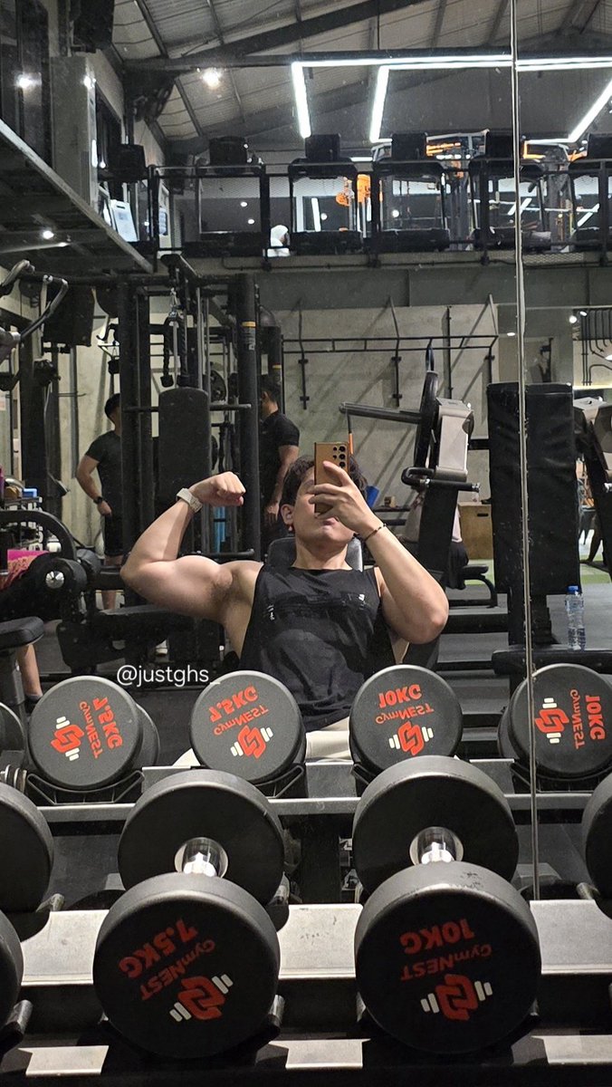 JustGHS_'s tweet photo. Okay bicep 💪🏻😁 https://t.co/KcCfnHY6BI