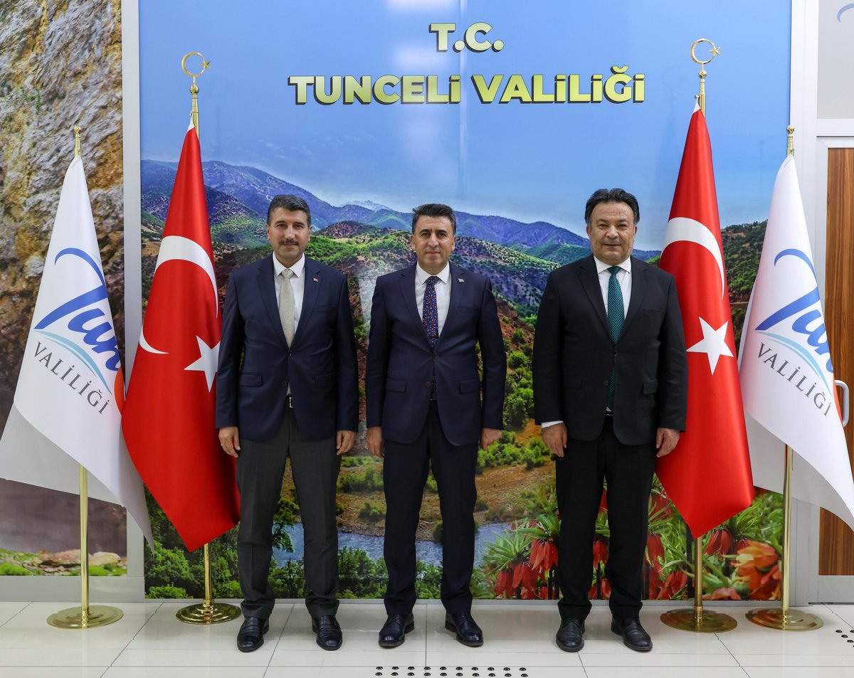TunceliValiligi's tweet photo. 📌 Yurt Dışı Eğitim Daire Başkanı Sayın Cabir Durak ve İl Millî Eğitim Müdürümüz Sayın Bahameddin Karaköse, Valimiz Sayın Şefik Aygöl'ü ziyaret etti.

🚩 Nazik ziyaretlerinden dolayı teşekkür ediyoruz.

@sefikaygol https://t.co/ie9TUGB8cM
