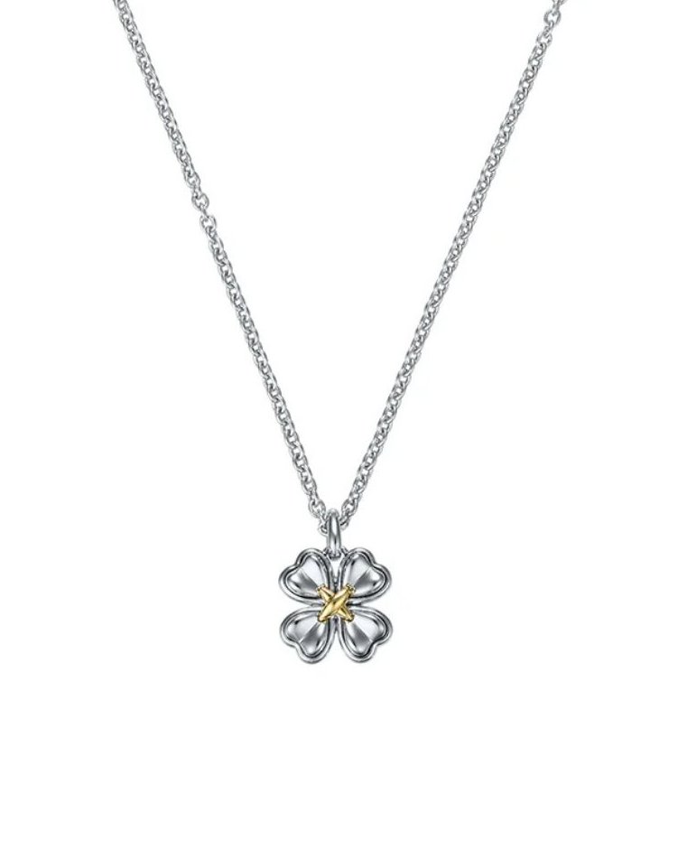 SSILJAPAN's tweet photo. パクジェボムさん着用

CLOVER PENDANT
🔗 https://t.co/GgLLlI5wr7 

キッチュな要素をモダンに昇華させ、カジュアルなスタイルにもクールに馴染むデザイン。日常のスタイリングに洗練されたアクセントを添えるアイテムです。 https://t.co/idT7osyIOb