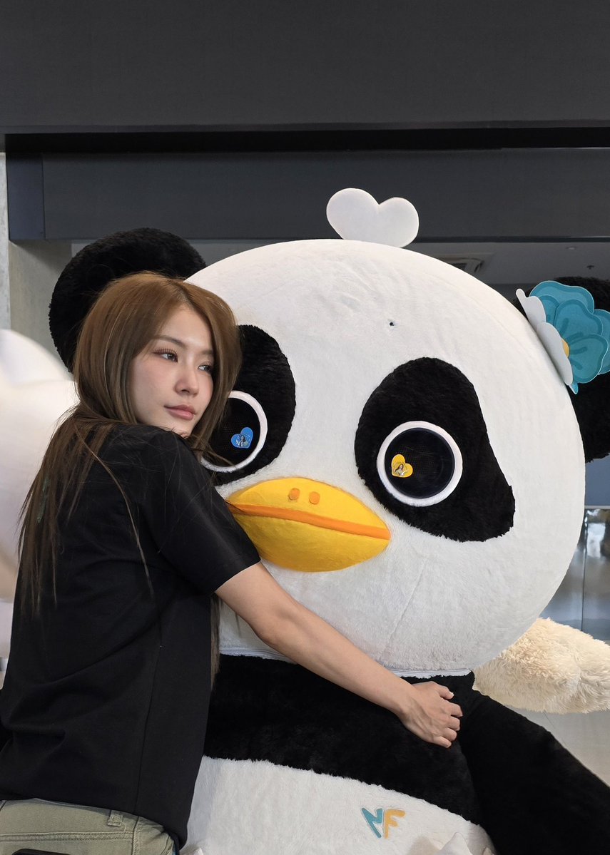 janaimare's tweet photo. THE STICKERS IN LUNAR’S EYES OMFG IM CRYING LIKE A MF BIGASS BABYHDJDJWJISIDH 

#NamtanFilm #น้ำตาลฟิล์ม #BBFanFest2026LIVE https://t.co/kMGvy5Qe9a