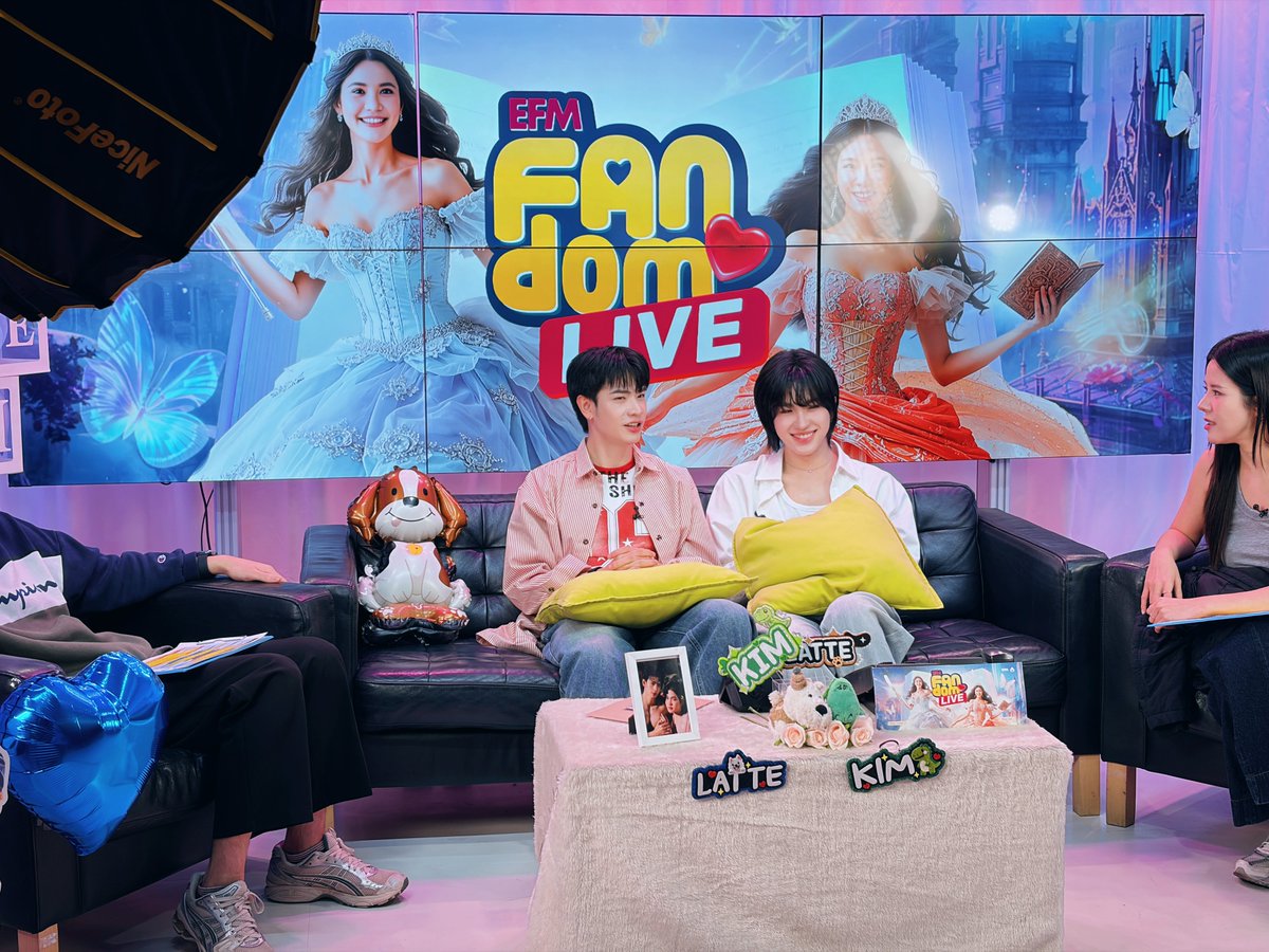 DomundiTV's tweet photo. ขอขอบคุณ @EFM_STATION ที่ให้เกียรติ “ลาเต้” @latte_tnc และ “คิม” @Kkim_pongsaton ได้มาร่วม Live พูดคุยและทำกิจกรรมสนุก ๆ ในวันนี้นะคะ 🥰

ขอขอบคุณแฟน ๆ ที่ติดตามรับชม Live และส่งกำลังใจมาให้ทั้งสองคนด้วยนะคะ 🫶🏻✨️

#LatteKimxFANDOMFANFIC https://t.co/Lse7nqyNKy