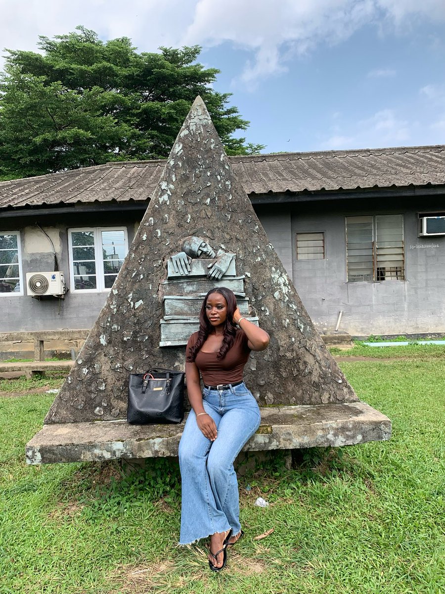 Rare_raes's tweet photo. The statue behind me is clearly how I feel……tired😩 https://t.co/DFQUyb3w4b
