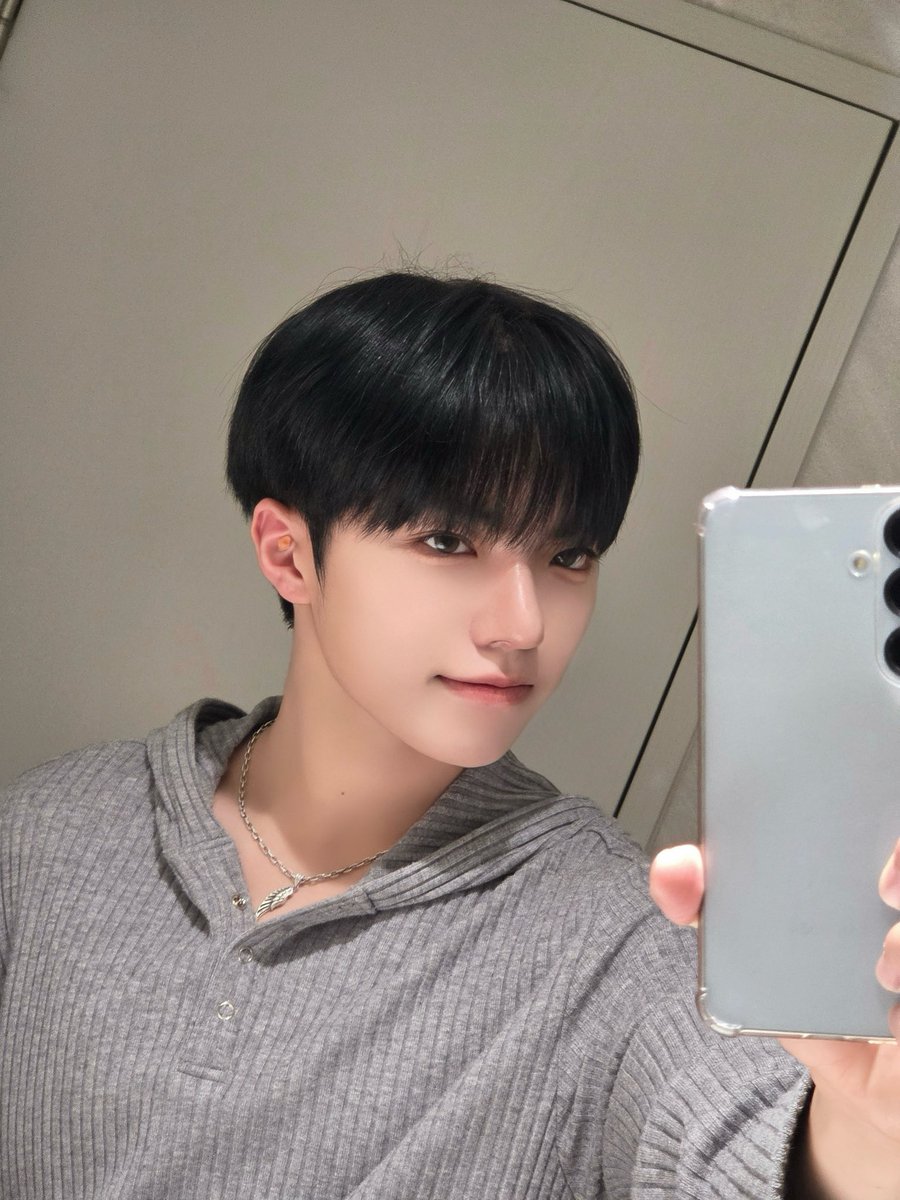 at_ALL_H_OURS's tweet photo. [#온]
흑발 김온이 돌아왔따🐥🖤😆

#ALL_H_OURS #올아워즈
#ON_N #온 https://t.co/nlL2YRWGEu