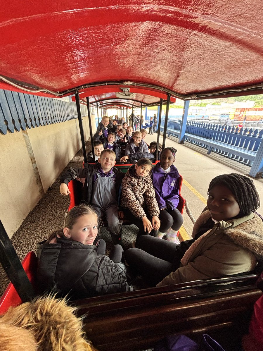 MrsCairnsAPPS's tweet photo. P3 and P4 had a great time on their trip today!! https://t.co/IVW34en8Xf
