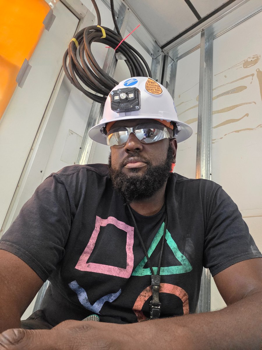 UzamakiJ's tweet photo. Work vibes https://t.co/jwtDgUXRcb