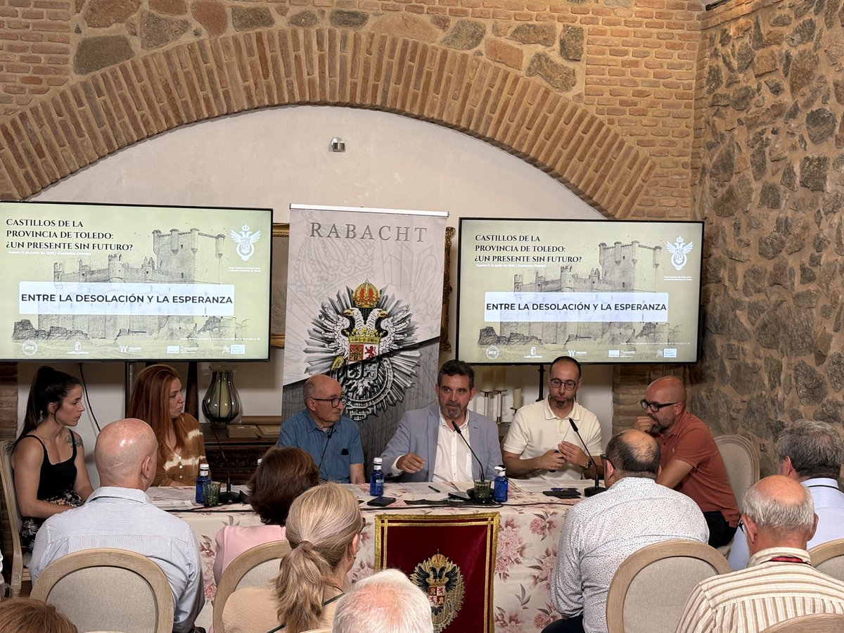 DipuToledo's tweet photo. 🏰El vicepresidente de la Diputación, Joaquín Romera, subraya que los castillos son oportunidad de presente y futuro para la provincia, en la jornada dedicada al futuro de los castillos de la provincia organizada por la RABACHT en Guadamur

#DiputaciónToledo💚
#HacemosProvincia🤝 https://t.co/nkF44sFYlv