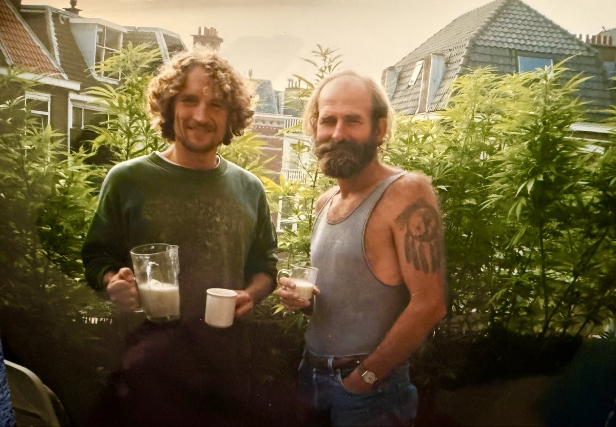 projectpeace's tweet photo. The myth of cannabinoid “toxicity” was entirely defeated in 1990 by discovery of the Endogenous Cannabinoid System.
In 1997, I unlocked the health potential of whole, raw, fresh, non-psychoactive #Cannabis #hemp.
Today I hold a provisional patent on “#LechéVerdé.”
#Inve$t !😉 https://t.co/aiZ5fmkaIQ