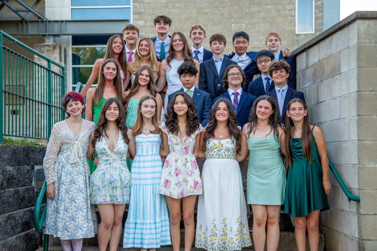fhcds's tweet photo. Our Green &amp; White Dinner on Monday night brought together graduating students &amp; their families for an evening of recognition &amp; gratitude. Congratulations, Class of 2026! We are proud of all you have accomplished &amp; can't wait to see you cross the bridge one last time tomorrow! 🎉 https://t.co/ZLIrKbLLY0
