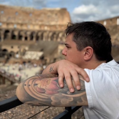tomiaragonrrpp's tweet photo. #NuevaFotoDePerfil https://t.co/aZvrvPcg1T
